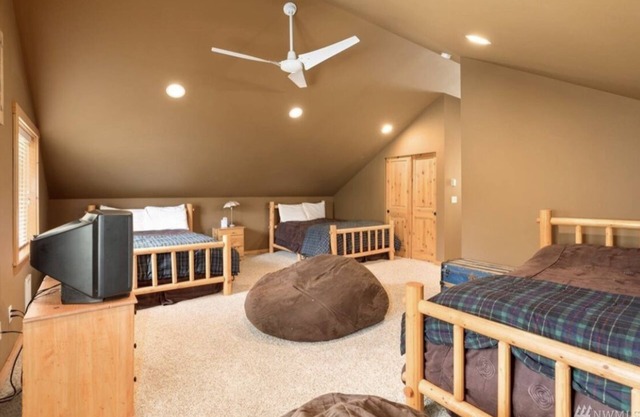 Snoqualmie Pass Cabin Walking Distance to Lifts