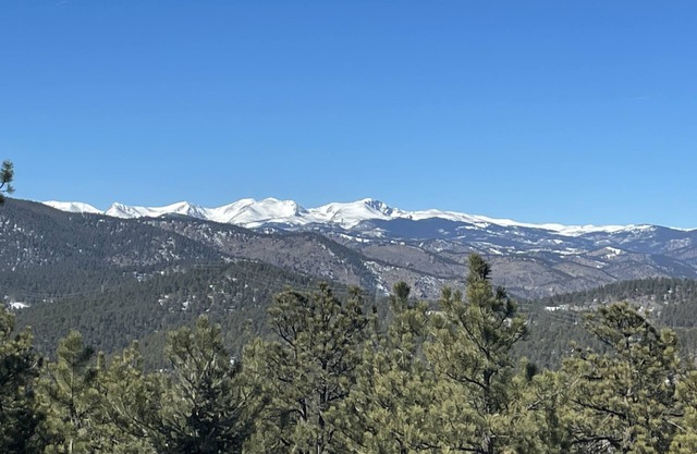 Snow capped views, wildlife, lake, close to skiing & Red Rocks Amphitheater