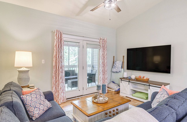 Snowbirds Welcome: Foley Condo w/Pool Access