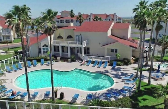 Snowbirds Winter Texans Retired Couples Welcome! Heated Pool Hot Tub Gym