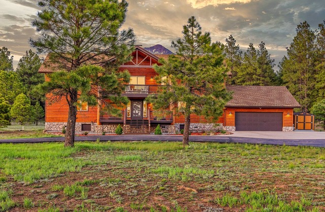Snowbowl Ranch Luxury Ski Lodge for 16