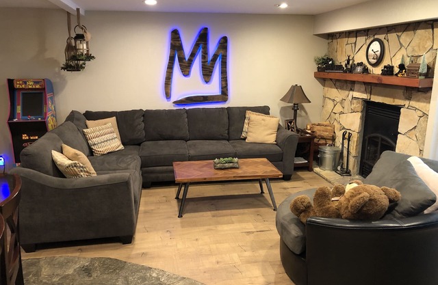 Snowcreek IV Premier 2BR/2BA "Creekside Comfort Oasis" - Dog Friendly