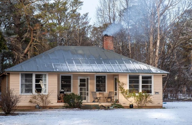 Snowdrift Cottage at Springwell - Historical Farm Stay