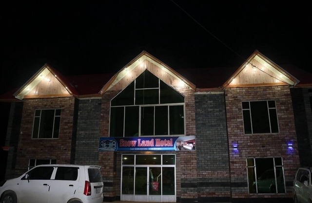 Snowland Hotel and Restaurant