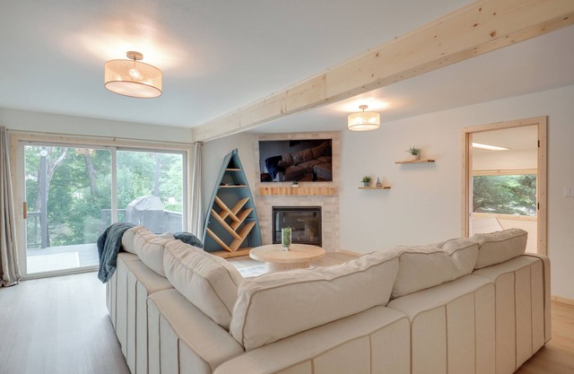 Snowmobile Trail On-Site: Cozy Post Lake Retreat