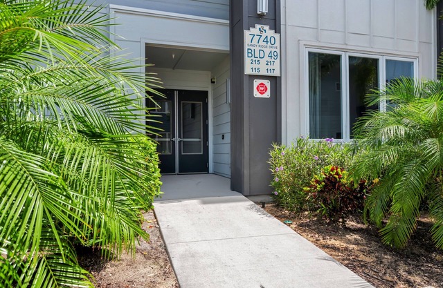 Snug condo near Disney with Resort & Waterpark Access - B49-217