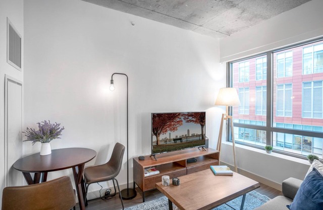 Snug Kendall Square Studio w/Gym, near MIT & MGH by Blueground