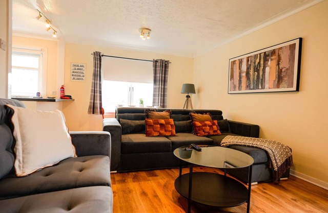 Snug Modern Apartment