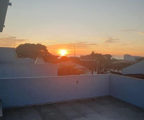 Sobrado Novo n 02 com Terraço Panorâmico e Churrasqueira - 4 min a pe ate a Praia - Condomínio Sobre as Ondas