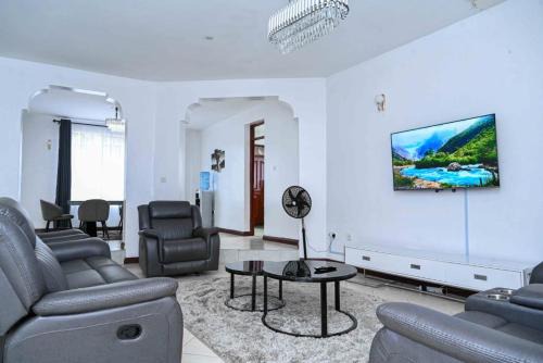 Sofitel Executive 3 bedrooms all rooms ensuite own compound