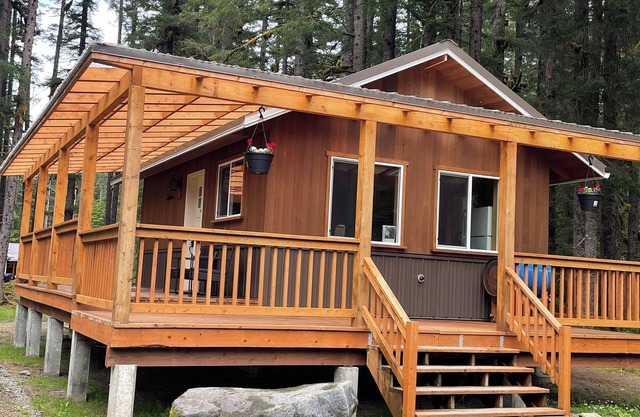 Soothing cabin with Wrap around Porch