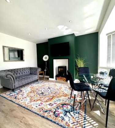 Sophisticated Home with Beautiful & Large Garden