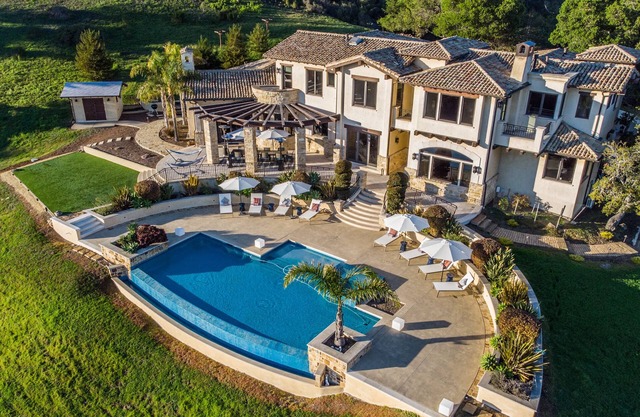 Soquel Villa - 180 views of Monterey Bay w/infinity pool, spa & movie theater