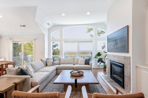 Soundfront Beach Trolly Pool Spa Resort Access