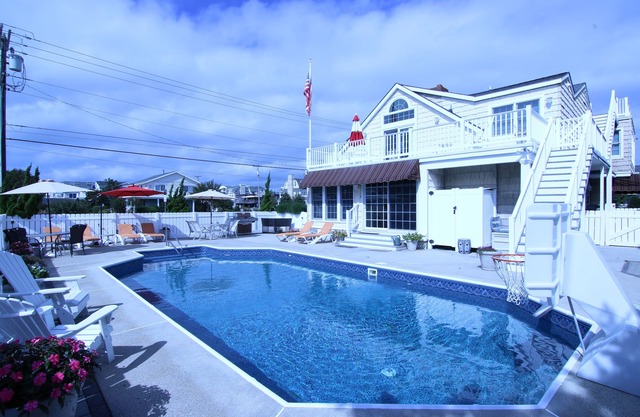 South End Avalon Beach Block, 3rd House From Beach, Large Pool, Ocean Views