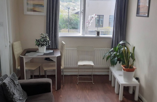 South London 1-Bed Apt, Sleeps 3, 8 mins to Tube
