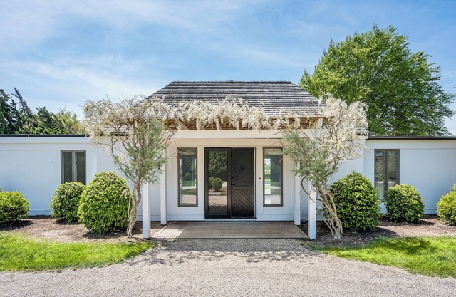 South of highway: NEW & ultra modern, with stunning 40 acre reserve VIEWS