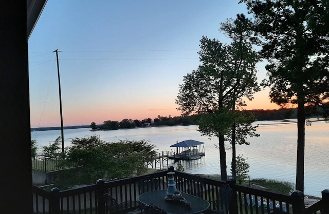 Southern Lake Living with the BEST Sunset Views!