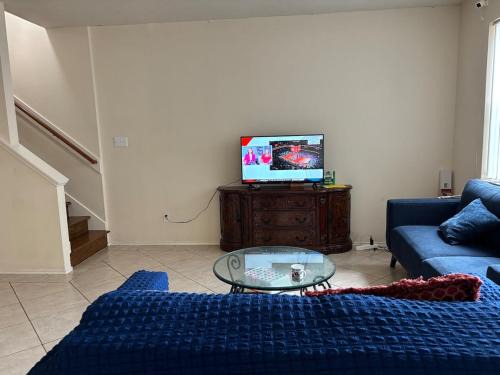 Southwest City Area Nice Home in Gated Community