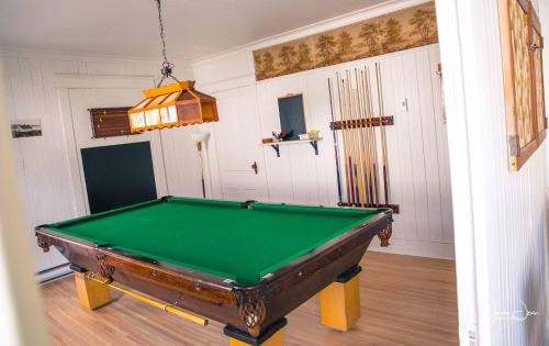 Spa & Pool Table - Le Parvis