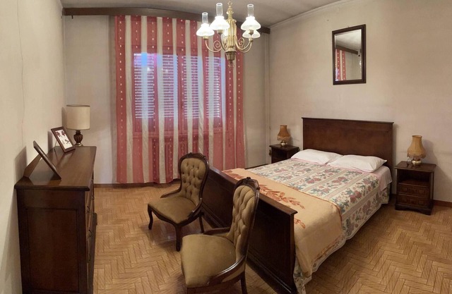 Spacious apartment near walled cities