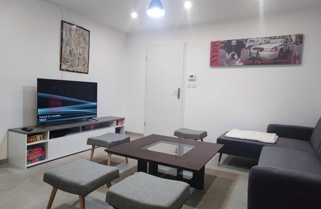 Spacieux et Serein Avec Patio, Barbecue et Wifi