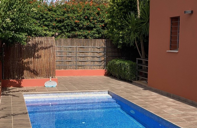 Spacious 2-bedroom apartment in BollullosMitación, very close to Skydive airport