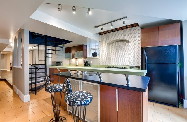 Spacious 1890s Brownstone: Walk to Druid Hill Park