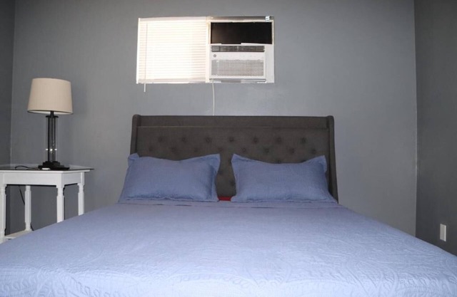 Spacious 2-Bedroom Retreat in San Jacinto; Sleeps 6, AC & Pet-Friendly