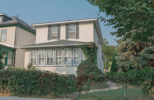Spacious 2 BR 1 BATH - NEAR DOWNTOWN
