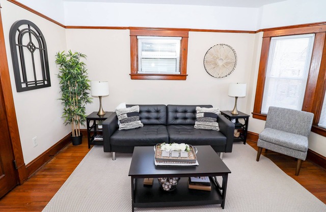 Spacious 2Bd Ideal for Traveling Professionals!