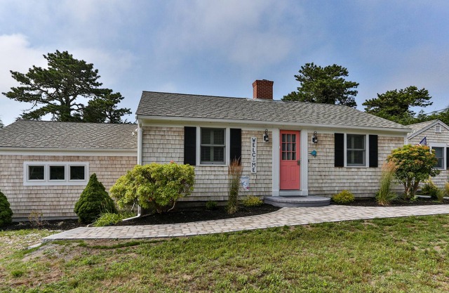 Spacious 3/2 Single Level 🏠 WIFI, A/C, PELOTON, 1.2 Mi to 🏝 Close to 🚲 Path