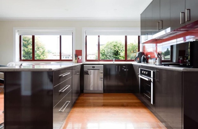 Spacious 3-Bed Mins from City Centre