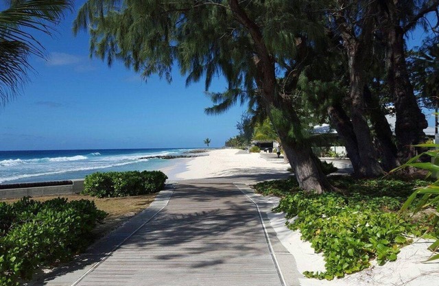 Spacious 3-bedroom apartment within a beautiful oasis along the South Coast.