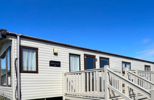 Spacious 3 bedroom caravan close to embassy (entertainment hub), beach and play areas.