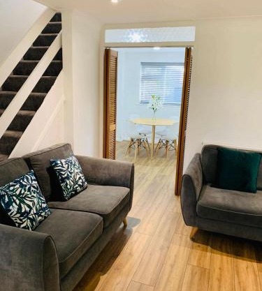 Spacious 3 Bedroom Home with Garden in Farnham