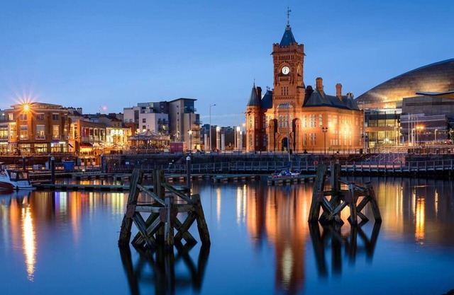 Spacious 3 bedroom Penarth home, garden & parking