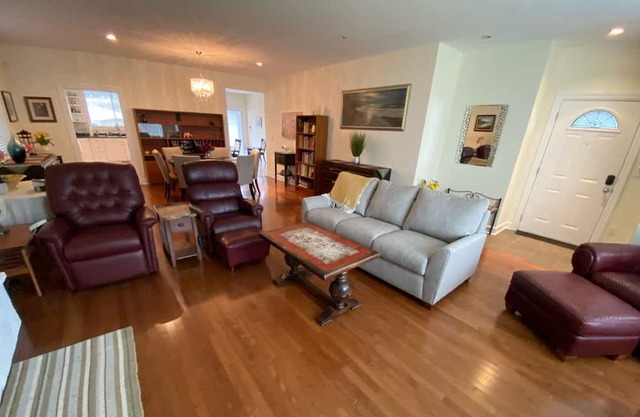 Spacious 3 bedroom Rancher in beautiful South Surrey, BC, Canada