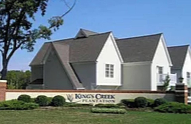 Spacious 3-bedroom apartment with AC, WiFi in charming Williamsburg