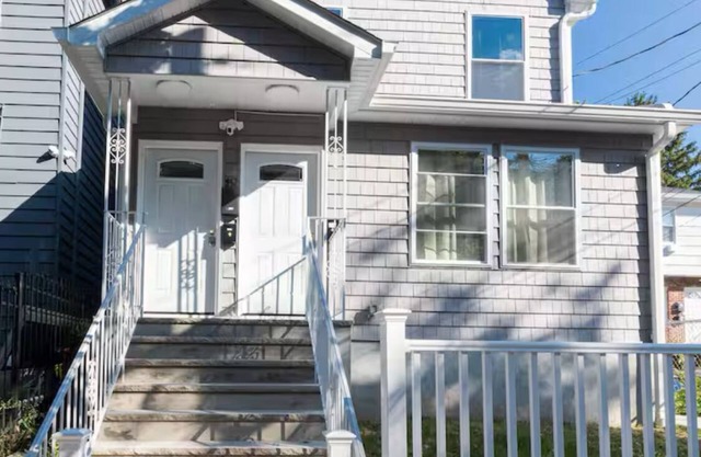 Spacious 3-bedroom with AC and WiFi in fabulous Newark