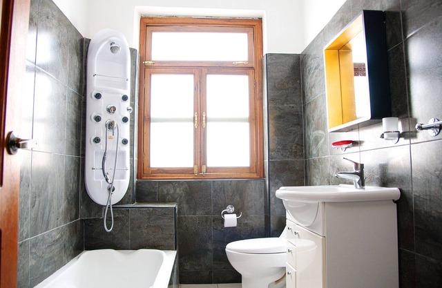 Spacious 3 BR apartment old town Quito