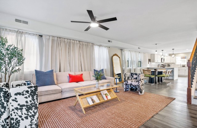 Spacious 3-Story Stay Sleeps 14 Downtown Indy+ Hot Tub & Modern Comfort