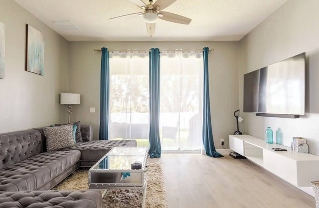 Spacious 3BR 2BA Apopka Vacation Rental. Close to Disney, Universal & Springs