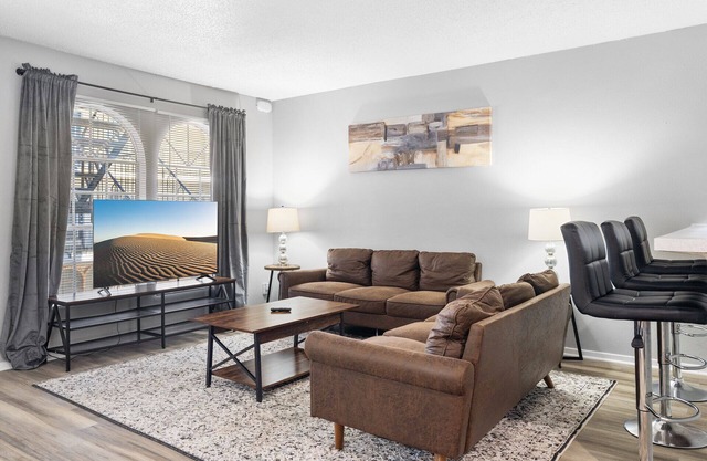 Spacious 3BR/2BA next to UT 3075