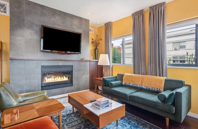 Spacious 3BR/2BA w/Steam Shower, Gated Parking & Full Kitchen