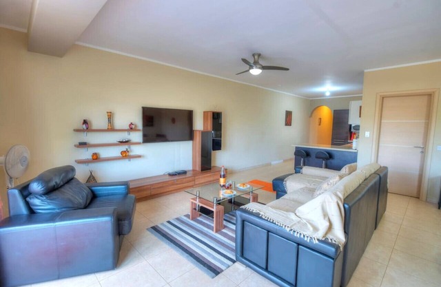 Spacious 3BR Apt, perfect for Families & Friends!