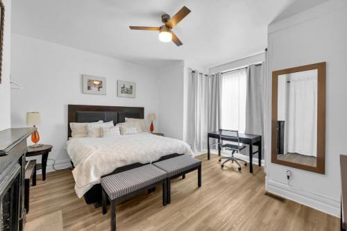 Spacious 3BR Detroit Apt Sleeps 7 WiFi