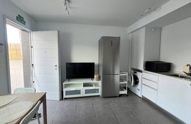 Spacious 3BR Home with Community Pool - Monthly Stays - Near Airport