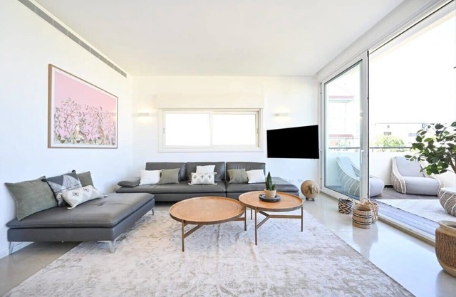 Spacious 3BR Penthouse at Hilton Beach by HolyGuest
