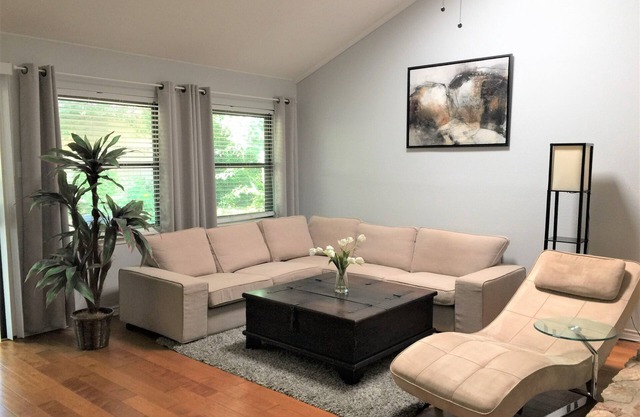 Spacious 4/2 across from a huge park. Perfect for walking,birdwatching,relaxing.